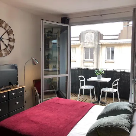 Avec Balcon & Parking Gratuit - Gare アパート *