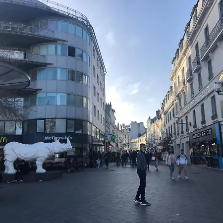 Avec Balcon & Parking Gratuit - Gare Lägenhet