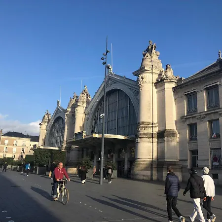 Avec Balcon & Parking Gratuit - Gare Apartamento