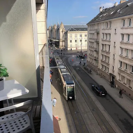 Avec Balcon & Parking Gratuit - Gare Apartamento